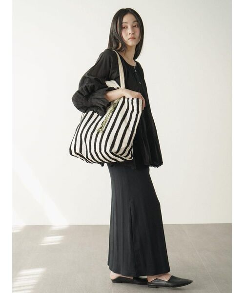 FIKA.（フィーカ）の「Loop embroidered stripe bag（トートバッグ・レディース・グリーン系その他3/ブラック/ダークブラウン・FREE）」の8枚目の写真