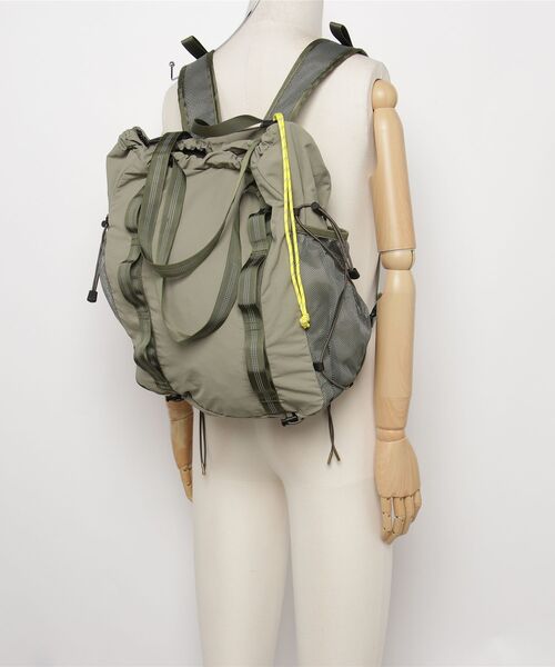 ONE DAY KMC (ワンデイケーエムシー)の「FRANK PRODUCTS / 2WAY WANDER BAG-Msize / FR2026SS001WB(バックパック/リュック・メンズ・グリーン/イエロー/ブラック・MEDIUM)」の9枚目の写真