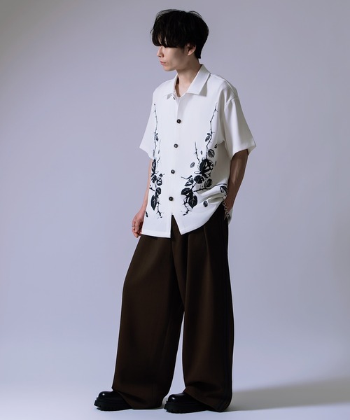 Crownor(クラウノアー)の「ローズグラフィック レギュラーカラーシャツ(シャツ/ブラウス・メンズ・ホワイト/ブラック・MEDIUM/LARGE)」の6枚目の写真
