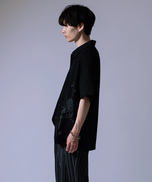 Crownor(クラウノアー)の「ローズグラフィック レギュラーカラーシャツ(シャツ/ブラウス・メンズ・ホワイト/ブラック・MEDIUM/LARGE)」の9枚目の写真