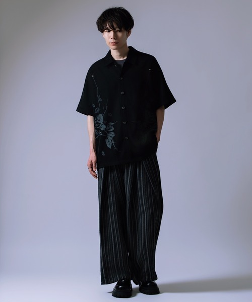 Crownor(クラウノアー)の「ローズグラフィック レギュラーカラーシャツ(シャツ/ブラウス・メンズ・ホワイト/ブラック・MEDIUM/LARGE)」の11枚目の写真