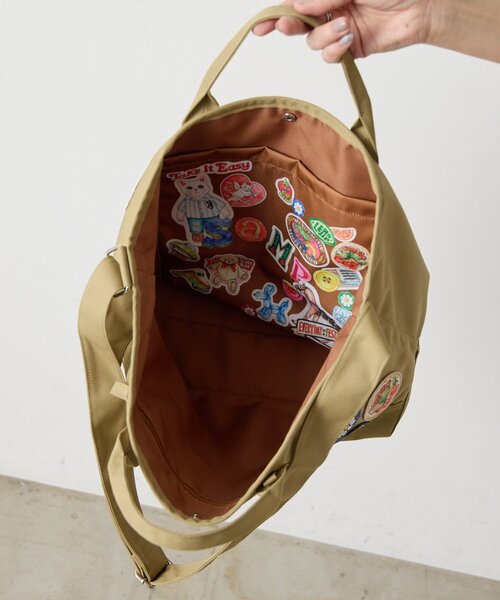 ear PAPILLONNER(イアパピヨネ)の「sampo×earコラボポリキャントートバッグ《撥水/A4サイズ対応》(トートバッグ・レディース・ブラック/ベージュ/レッド・FREE)」の19枚目の写真