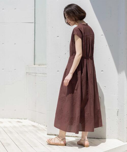 OPAQUE.CLIP（オペークドットクリップ）の「アイレットレース刺繍ワンピース【洗える】（ワンピース・レディース・サックスブルー/ブラウン系その他・00）」の6枚目の写真