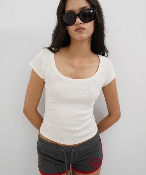 BLACKUP（ブラックアップ）の「[B-BASIC] ベーシックワイドUネックリブ半袖Tシャツ（Tシャツ/カットソー・レディース・ブラック/パープル/アイボリー・SMALL/MEDIUM）」の3枚目の写真
