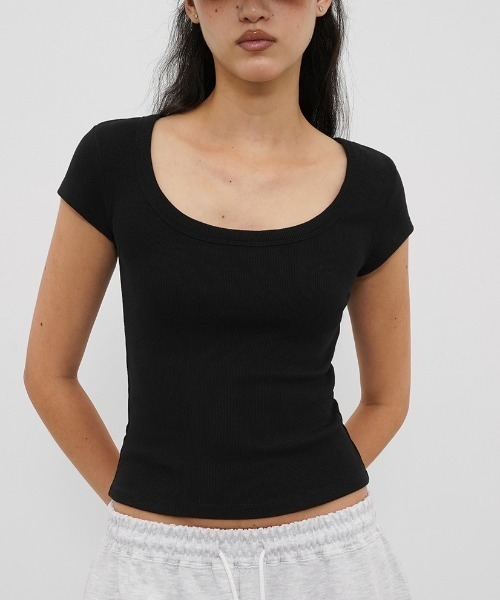 BLACKUP（ブラックアップ）の「[B-BASIC] ベーシックワイドUネックリブ半袖Tシャツ（Tシャツ/カットソー・レディース・ブラック/パープル/アイボリー・SMALL/MEDIUM）」の18枚目の写真