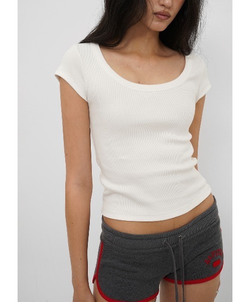 BLACKUP（ブラックアップ）の「[B-BASIC] ベーシックワイドUネックリブ半袖Tシャツ（Tシャツ/カットソー・レディース・ブラック/パープル/アイボリー・SMALL/MEDIUM）」の4枚目の写真