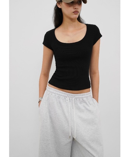BLACKUP（ブラックアップ）の「[B-BASIC] ベーシックワイドUネックリブ半袖Tシャツ（Tシャツ/カットソー・レディース・ブラック/パープル/アイボリー・SMALL/MEDIUM）」の19枚目の写真