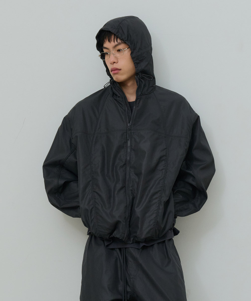 DESIRED(デシレッド)の「グロッシーフードジャケット-FBSK4111C09(ナイロンジャケット・メンズ・ダークグレー・MEDIUM/LARGE/X-LARGE)」の4枚目の写真