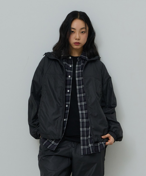 DESIRED(デシレッド)の「グロッシーフードジャケット-FBSK4111C09(ナイロンジャケット・メンズ・ダークグレー・MEDIUM/LARGE/X-LARGE)」の5枚目の写真