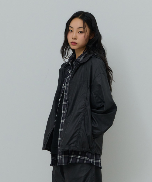DESIRED(デシレッド)の「グロッシーフードジャケット-FBSK4111C09(ナイロンジャケット・メンズ・ダークグレー・MEDIUM/LARGE/X-LARGE)」の6枚目の写真