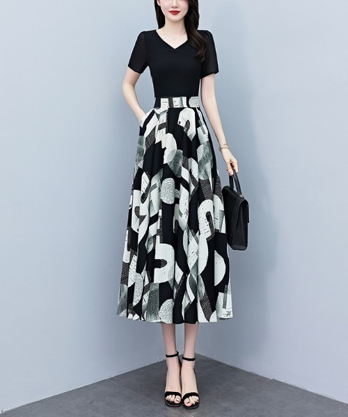 LUCPY(ラクピー)の「ジオメトリックプリントドッキングワンピース(ワンピース・レディース・ブラック・LARGE/MEDIUM/XX-LARGE/X-LARGE)」の1枚目の写真