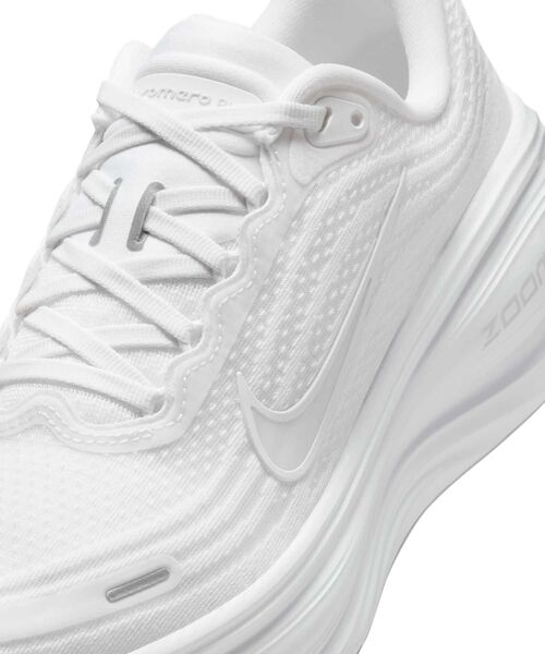 NIKE(ナイキ)の「ナイキ ボメロ プラス ウィメンズ ロード ランニングシューズ / Nike Vomero Plus Women's Road Running Shoes HV8154-102 White(スニーカー・レディース・ホワイト・29/22.5/23/23.5/24/24.5/25/25.5/26/26.5/22)」の11枚目の写真