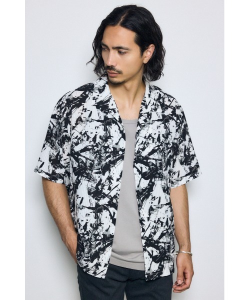 AZUL by moussy(アズールバイマウジー)の「総柄アロハシャツ(シャツ/ブラウス・メンズ・ホワイト系その他2/ブラウン系その他/ブラック系その他/ホワイト系その他・LARGE/MEDIUM)」の2枚目の写真