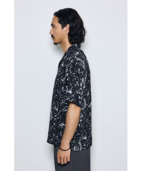 AZUL by moussy(アズールバイマウジー)の「総柄アロハシャツ(シャツ/ブラウス・メンズ・ホワイト系その他2/ブラウン系その他/ブラック系その他/ホワイト系その他・LARGE/MEDIUM)」の16枚目の写真