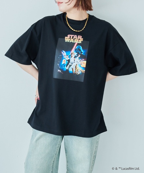 STAR WARS(スターウォーズ)の「【STAR WARS/スターウォーズ】カスレ加工ヴィンテージライクプリントTシャツ / Over Harf Sleeve T-shirt《UNISEX》(Tシャツ/カットソー・レディース・ブラック/ホワイト・L/XL/M)」の2枚目の写真
