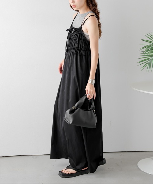 AMELY(エミリー)の「シャーリングキャミワンピース(ワンピース・レディース・ブラック/ベージュ/ライトベージュ/イエロー・C/フリー)」の6枚目の写真