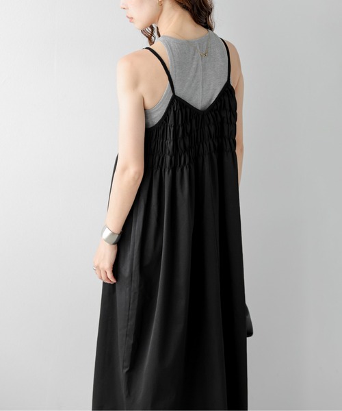 AMELY(エミリー)の「シャーリングキャミワンピース(ワンピース・レディース・ブラック/ベージュ/ライトベージュ/イエロー・C/フリー)」の7枚目の写真