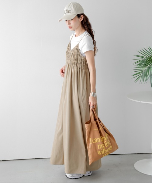 AMELY(エミリー)の「シャーリングキャミワンピース(ワンピース・レディース・ブラック/ベージュ/ライトベージュ/イエロー・C/フリー)」の10枚目の写真