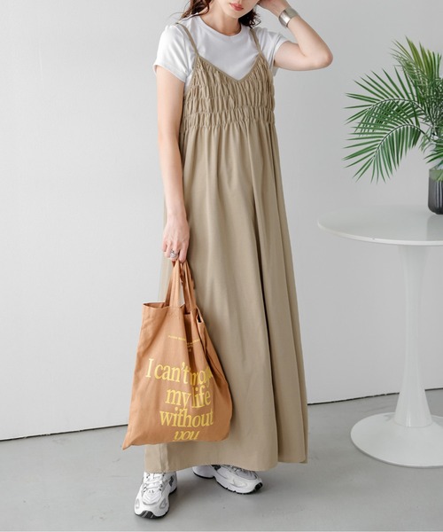 AMELY(エミリー)の「シャーリングキャミワンピース(ワンピース・レディース・ブラック/ベージュ/ライトベージュ/イエロー・C/フリー)」の11枚目の写真