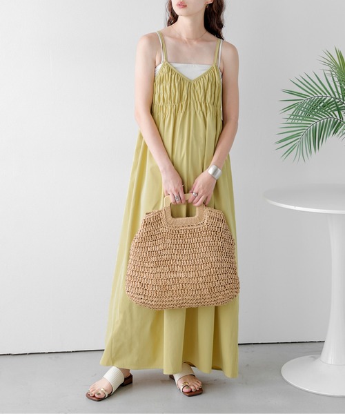 AMELY(エミリー)の「シャーリングキャミワンピース(ワンピース・レディース・ブラック/ベージュ/ライトベージュ/イエロー・C/フリー)」の21枚目の写真