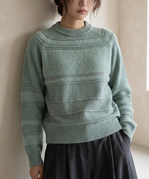 Belta attrice(ベルタアトリーチェ)の「【異素材ミックス】スパンコール × フェザーヤーン ボーダー クルーネック ニット プルオーバー(ニット/セーター・レディース・ブラック/ミント/ピンク・FREE)」の2枚目の写真
