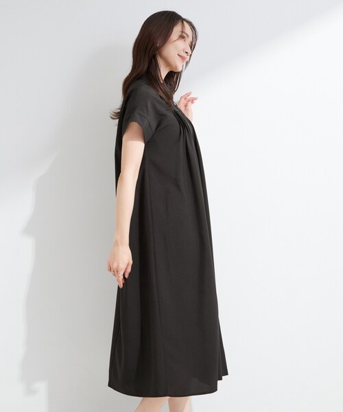 SHOO・LA・RUE(シューラルー)の「【S-LL/洗濯機可】ピンタックデザインがサマ見え Aラインワンピース(ワンピース・レディース・ブラック/ブラウン系その他・04/03/02/01)」の4枚目の写真