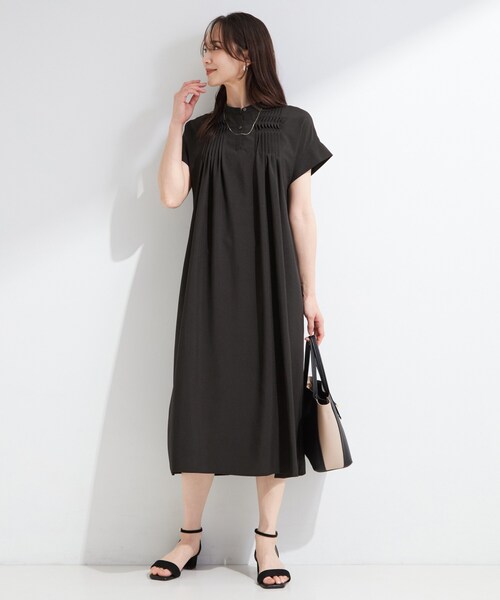SHOO・LA・RUE(シューラルー)の「【S-LL/洗濯機可】ピンタックデザインがサマ見え Aラインワンピース(ワンピース・レディース・ブラック/ブラウン系その他・04/03/02/01)」の5枚目の写真