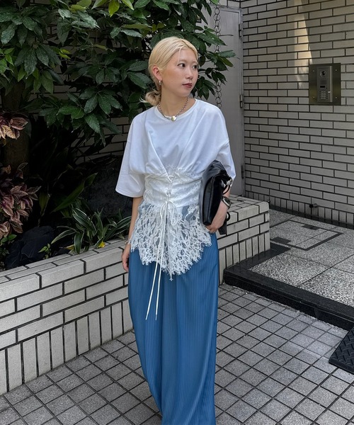 Ameri(アメリ)の「CORSET LIKE LACE DOCKING TEE(Tシャツ/カットソー・レディース・ホワイト/ブラック/レッド・FREE)」の22枚目の写真