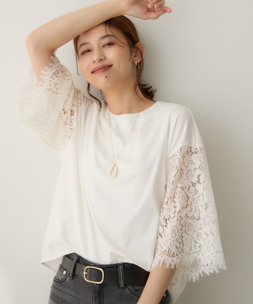 UNTITLED(アンタイトル)の「【秋映え/甘めTシャツ】袖レースプルオーバー(Tシャツ/カットソー・レディース・オフホワイト/カーキ/ブラウン系その他・00/02/04/44/48/50)」の1枚目の写真