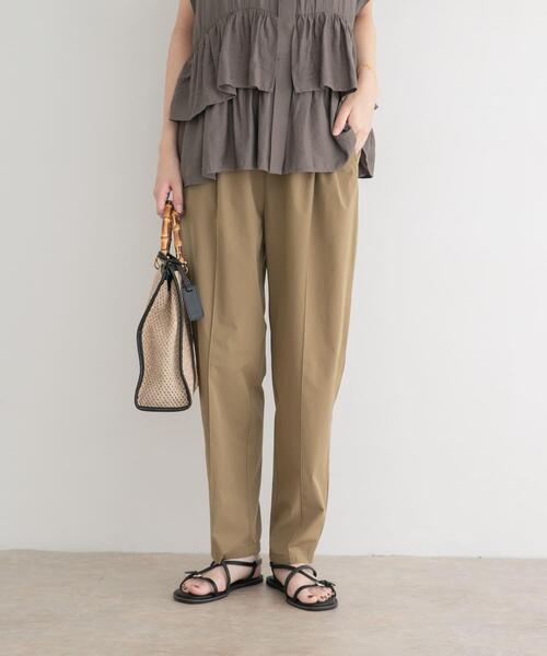 ITEMS URBANRESEARCH(アイテムズ アーバンリサーチ)の「タックテーパードストレッチパンツ(その他パンツ・レディース・ブラック/キャメル/ライトベージュ・FREE)」の3枚目の写真