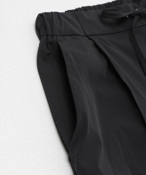 ITEMS URBANRESEARCH(アイテムズ アーバンリサーチ)の「タックテーパードストレッチパンツ(その他パンツ・レディース・ブラック/キャメル/ライトベージュ・FREE)」の18枚目の写真
