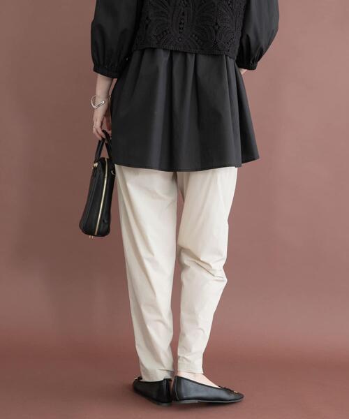 ITEMS URBANRESEARCH(アイテムズ アーバンリサーチ)の「タックテーパードストレッチパンツ(その他パンツ・レディース・ブラック/キャメル/ライトベージュ・FREE)」の21枚目の写真