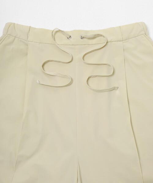 ITEMS URBANRESEARCH(アイテムズ アーバンリサーチ)の「タックテーパードストレッチパンツ(その他パンツ・レディース・ブラック/キャメル/ライトベージュ・FREE)」の4枚目の写真