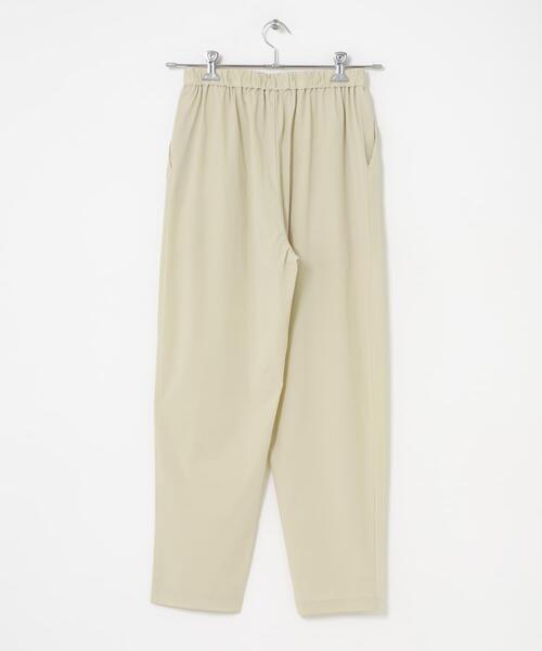 ITEMS URBANRESEARCH(アイテムズ アーバンリサーチ)の「タックテーパードストレッチパンツ(その他パンツ・レディース・ブラック/キャメル/ライトベージュ・FREE)」の6枚目の写真