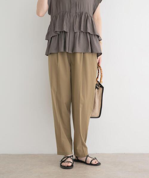 ITEMS URBANRESEARCH(アイテムズ アーバンリサーチ)の「タックテーパードストレッチパンツ(その他パンツ・レディース・ブラック/キャメル/ライトベージュ・FREE)」の9枚目の写真