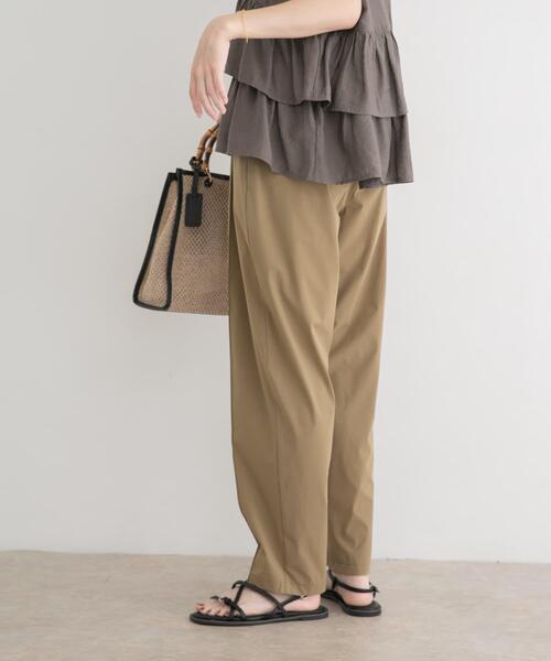 ITEMS URBANRESEARCH(アイテムズ アーバンリサーチ)の「タックテーパードストレッチパンツ(その他パンツ・レディース・ブラック/キャメル/ライトベージュ・FREE)」の11枚目の写真