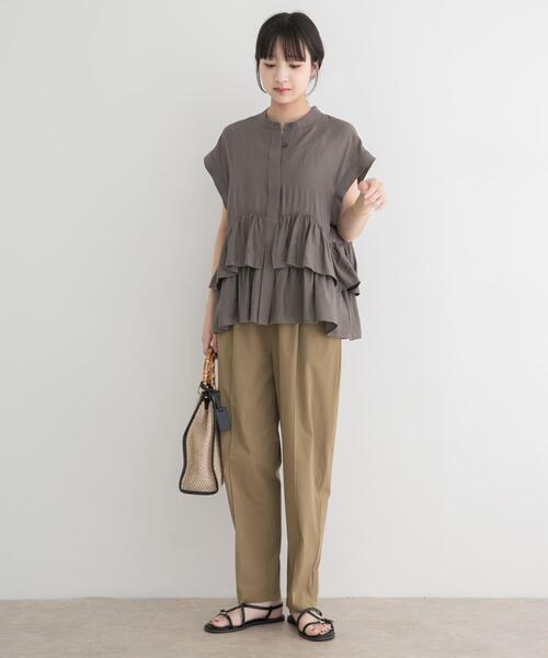 ITEMS URBANRESEARCH(アイテムズ アーバンリサーチ)の「タックテーパードストレッチパンツ(その他パンツ・レディース・ブラック/キャメル/ライトベージュ・FREE)」の12枚目の写真