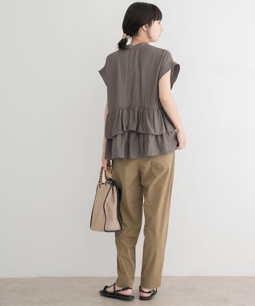 ITEMS URBANRESEARCH(アイテムズ アーバンリサーチ)の「タックテーパードストレッチパンツ(その他パンツ・レディース・ブラック/キャメル/ライトベージュ・FREE)」の13枚目の写真
