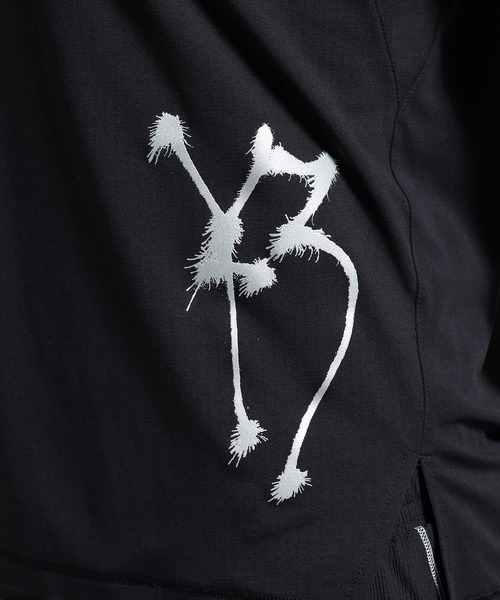 Y-3(ワイスリー)の「Y-3 CHITO GRAPHIC RUNNING SHORT SLEEVE TEE(Tシャツ/カットソー・レディース・ブラック・XX-SMALL/X-SMALL/SMALL/MEDIUM)」の4枚目の写真