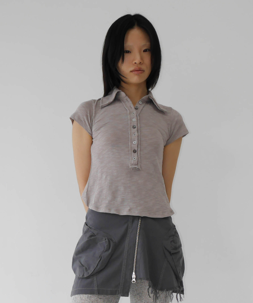 PAHISUM(パヒサム)の「ボタンカラー スリムTシャツ_ベージュ(Tシャツ/カットソー・レディース・その他・1/2)」の1枚目の写真