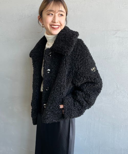 TATRAS（タトラス）の「【WEB先行予約】[TATRAS/タトラス] MAMATETA ビッグカラー シープ調ボアジャケット（ブルゾン・レディース・ブラック/ベージュ・1/2）」の5枚目の写真