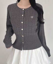 胸刺繍金ボタンケーブルニットカーディガン