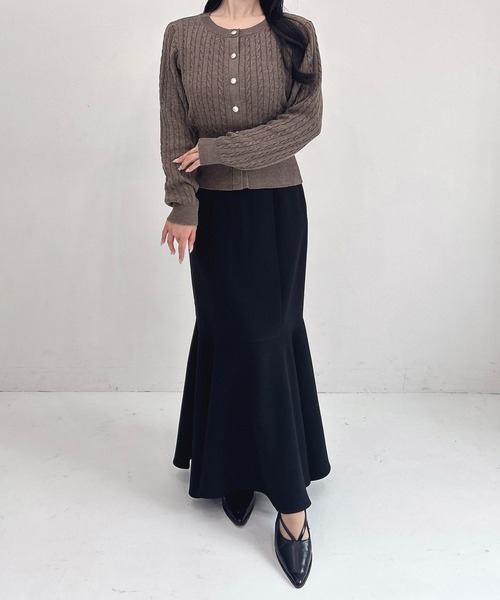 SOELA(ソエラ)の「胸刺繍金ボタンケーブルニットカーディガン(カーディガン/ボレロ・レディース・ネイビー/アイボリー/ブラウン/チャコールグレー・FREE)」の22枚目の写真