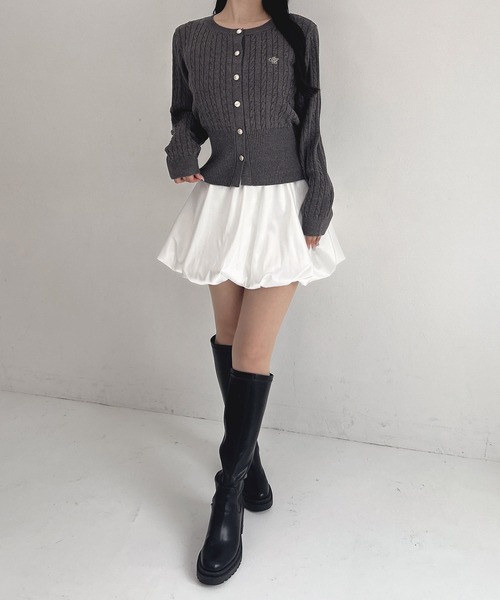 SOELA(ソエラ)の「胸刺繍金ボタンケーブルニットカーディガン(カーディガン/ボレロ・レディース・ネイビー/アイボリー/ブラウン/チャコールグレー・FREE)」の15枚目の写真