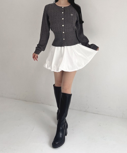 SOELA(ソエラ)の「胸刺繍金ボタンケーブルニットカーディガン(カーディガン/ボレロ・レディース・ネイビー/アイボリー/ブラウン/チャコールグレー・FREE)」の17枚目の写真