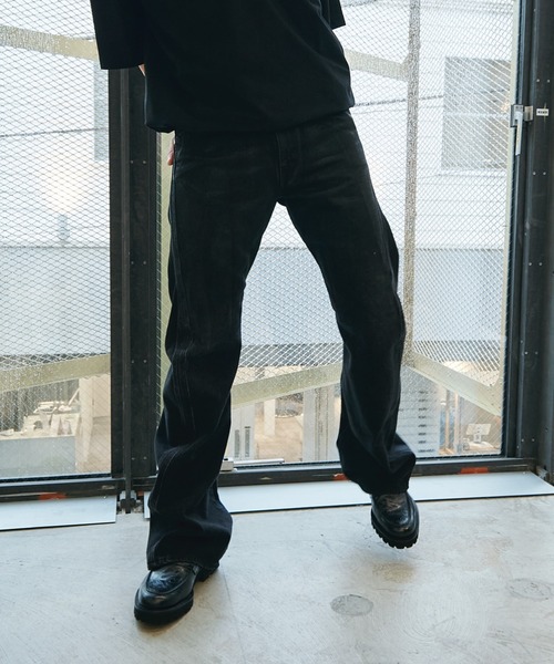 NVRFRGT(ネヴァーフォーゲット)の「別注 COATING FADE TWIST JEANS(デニムパンツ・メンズ・インディゴブルー/ブラック・1/2/3/4)」の3枚目の写真