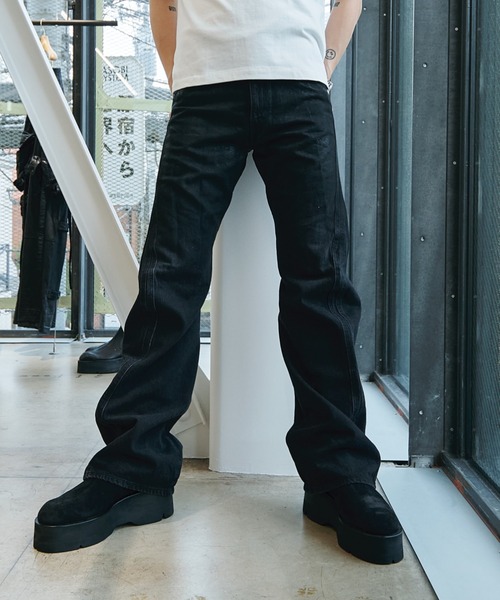 NVRFRGT(ネヴァーフォーゲット)の「別注 COATING FADE TWIST JEANS(デニムパンツ・メンズ・インディゴブルー/ブラック・1/2/3/4)」の11枚目の写真