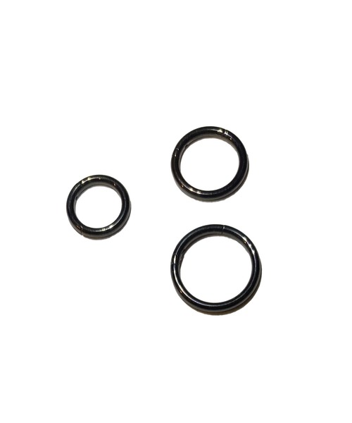 MORPH(モルフ)の「MORPH モルフ セグメントクリッカー ボディーピアス 14ゲージ 6mm -12mm(ピアス(片耳用)・メンズ・ブラック・6/8/10/12)」の3枚目の写真