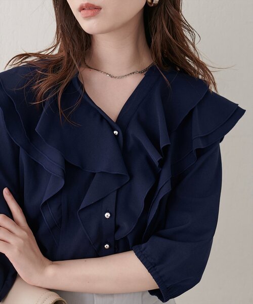 natural couture(ナチュラルクチュール)の「ラッフルフリルブラウス(シャツ/ブラウス・レディース・オフホワイト/ドット/ブラウン/ブラック/ピンク/ネイビー・FREE)」の4枚目の写真