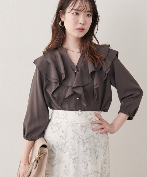 natural couture(ナチュラルクチュール)の「ラッフルフリルブラウス(シャツ/ブラウス・レディース・オフホワイト/ドット/ブラウン/ブラック/ピンク/ネイビー・FREE)」の16枚目の写真